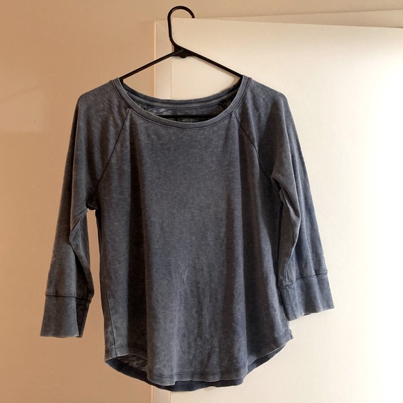 Mossimo Simple Scoop Neck 3/4 Sleeve Shirt - Picture 1 of 2